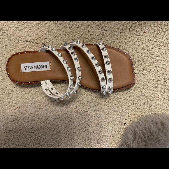 Cute Steve Madden size 5 white studded sandals! - Picture 2 of 6